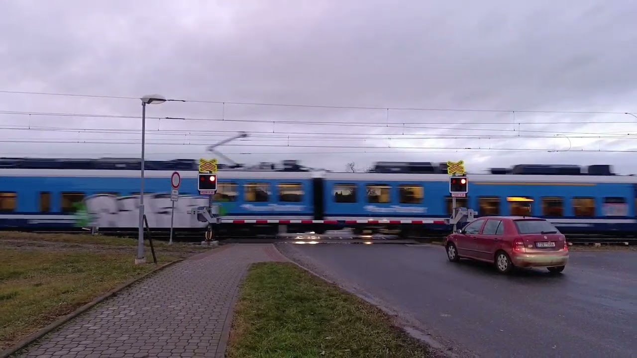 Železniční přejezdy s obecním rozhlasem