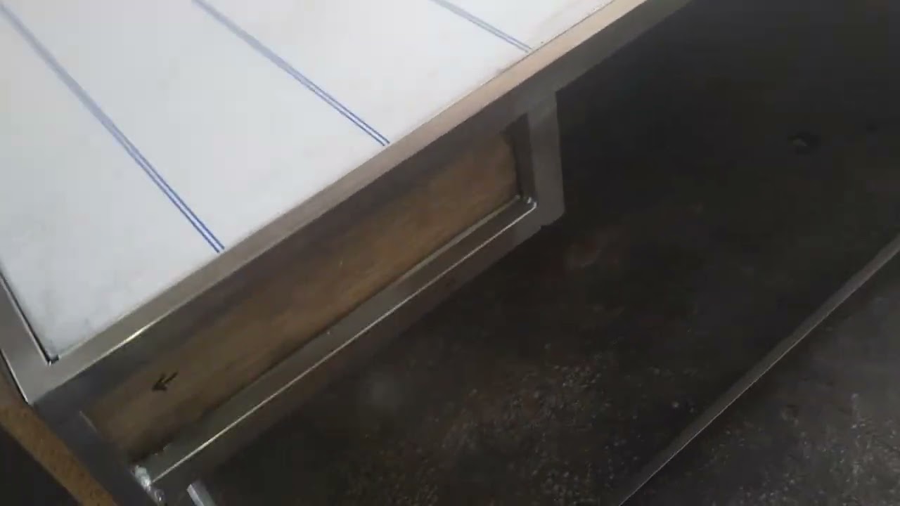 Kara Fırın Ekmek Çıkarma Tezgahı