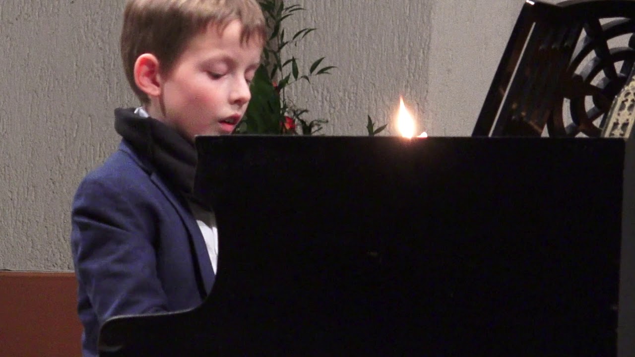 Bach - Prelude c-moll BWV 934, Kirill Kisseljow.