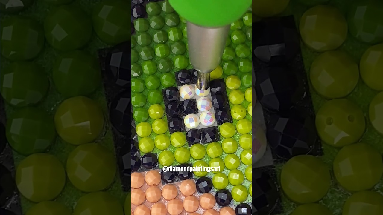 🍀 DIY 5D diamond painting helps me with stress relief #youtubeshorts #diy #craft #satisfying