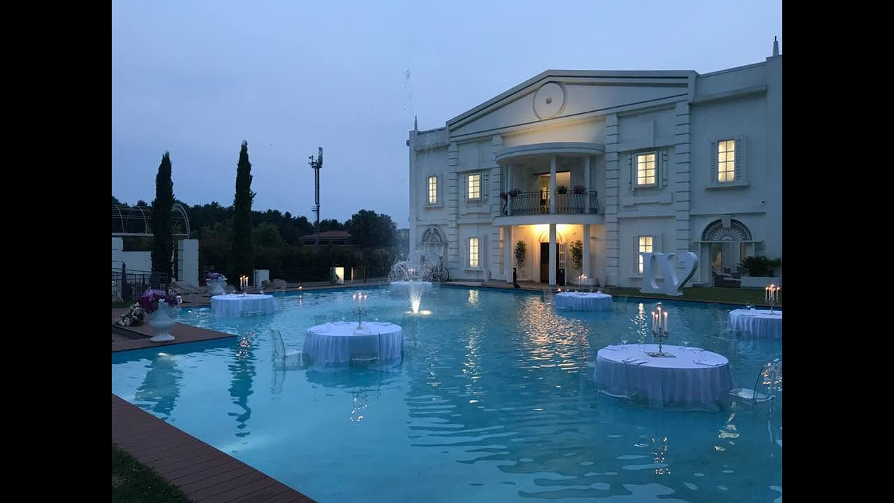 Villa  ReNoir Ristorante cena spettacolo in acqua