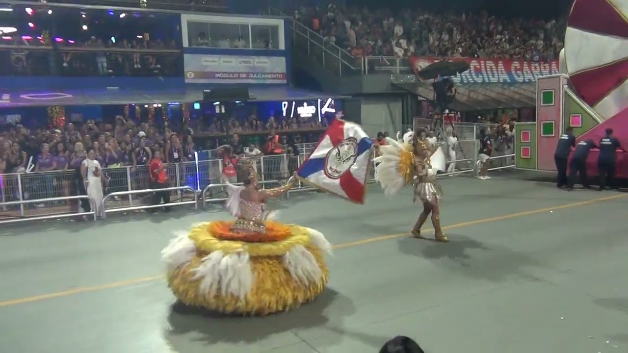 DESFILE OFICIAL ESTRELA DO TERCEIRO MILÊNIO CASAL OFICIAL ARTHUR E WALESKA CARNAVAL 2026