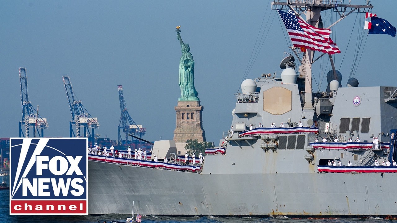250-летие Америки ДЕМОНСТРИРУЕТ военно-морскую МОЩЬ США