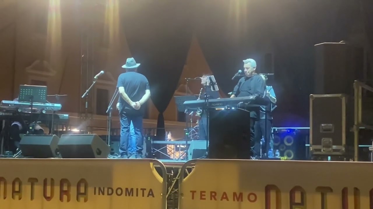 Nino Frassica a Teramo con lo show concerto assieme alla band Los Plaggers