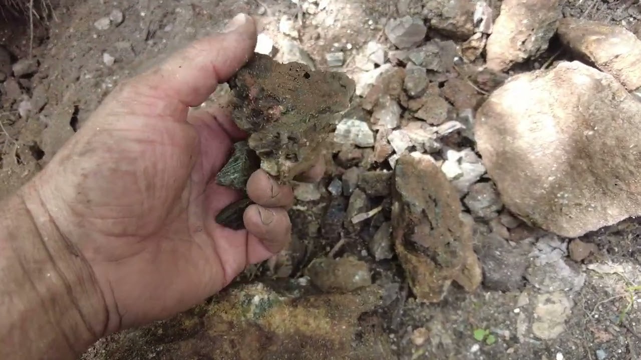 Rockhounding Norland Ontario Canada Looking For The Horsecroft Mine And The Actinolite Occurence