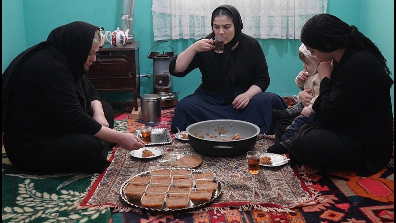 Приготовление халвы и её дегустация в иранской деревне.
