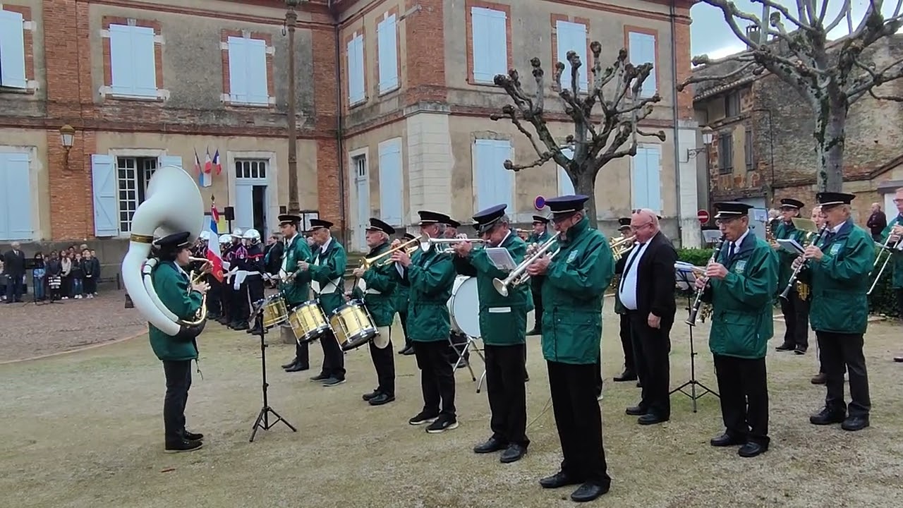 Commémoration du 11 Novembre à Lézat sur Lèze (09): la batterie-fanfare