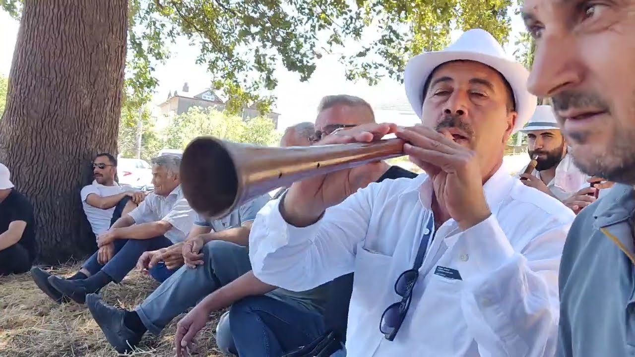 Bir Fırtına Tuttu Bizi