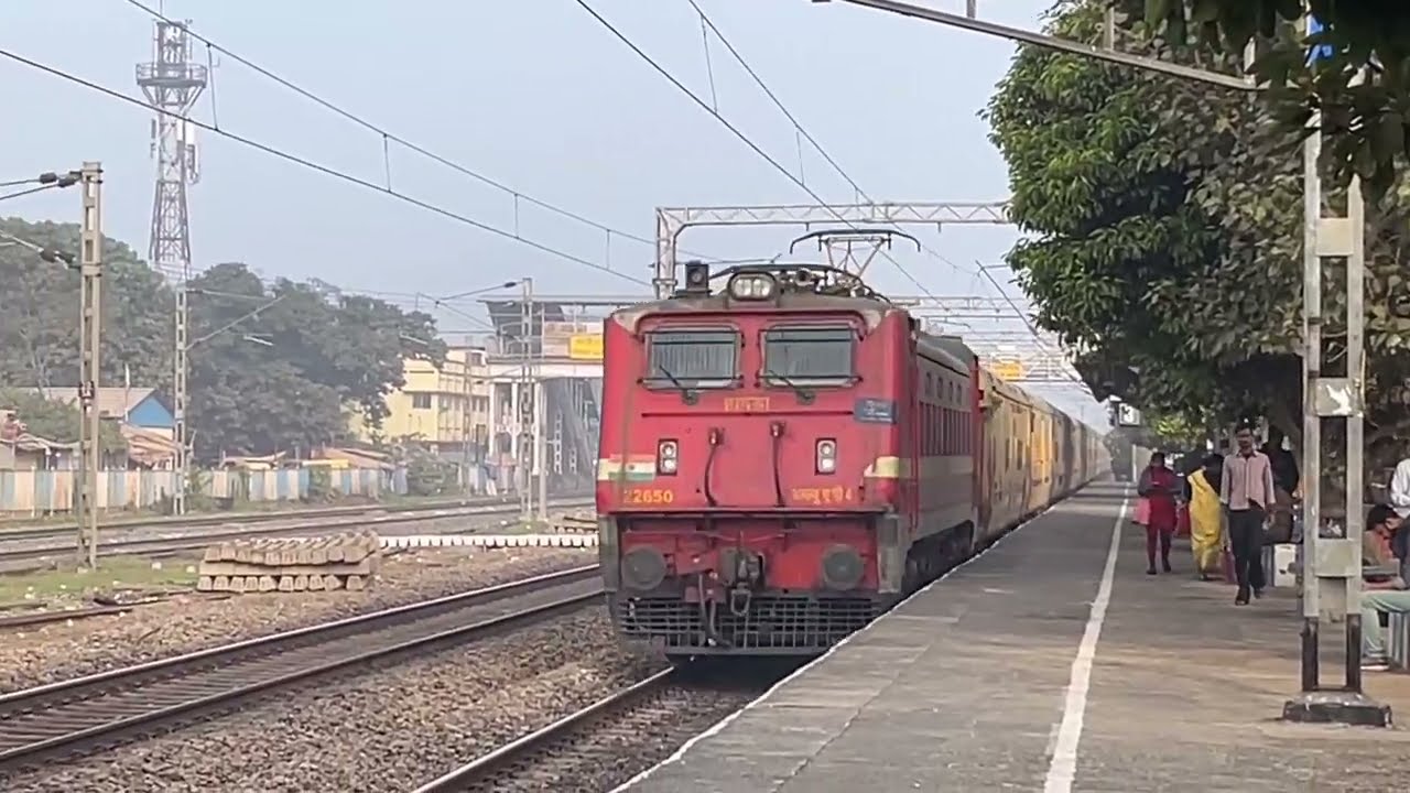 Early Morning Treat😍😍VANDE BHARAT+Shipra+ Ranchi Shatabdi attacks Dankuni at 130 kph-Indian Railways