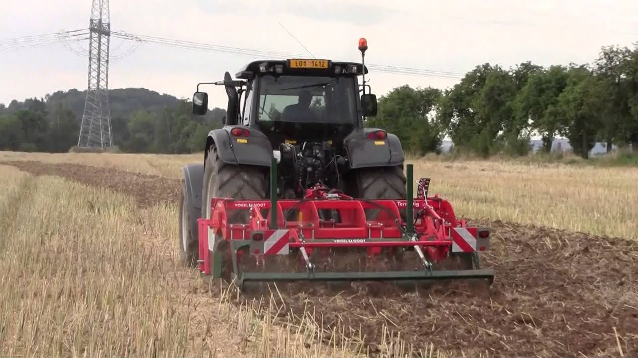 VALTRA T-202 Versu a hloubkový kypřič TerraDig Vogel Noot