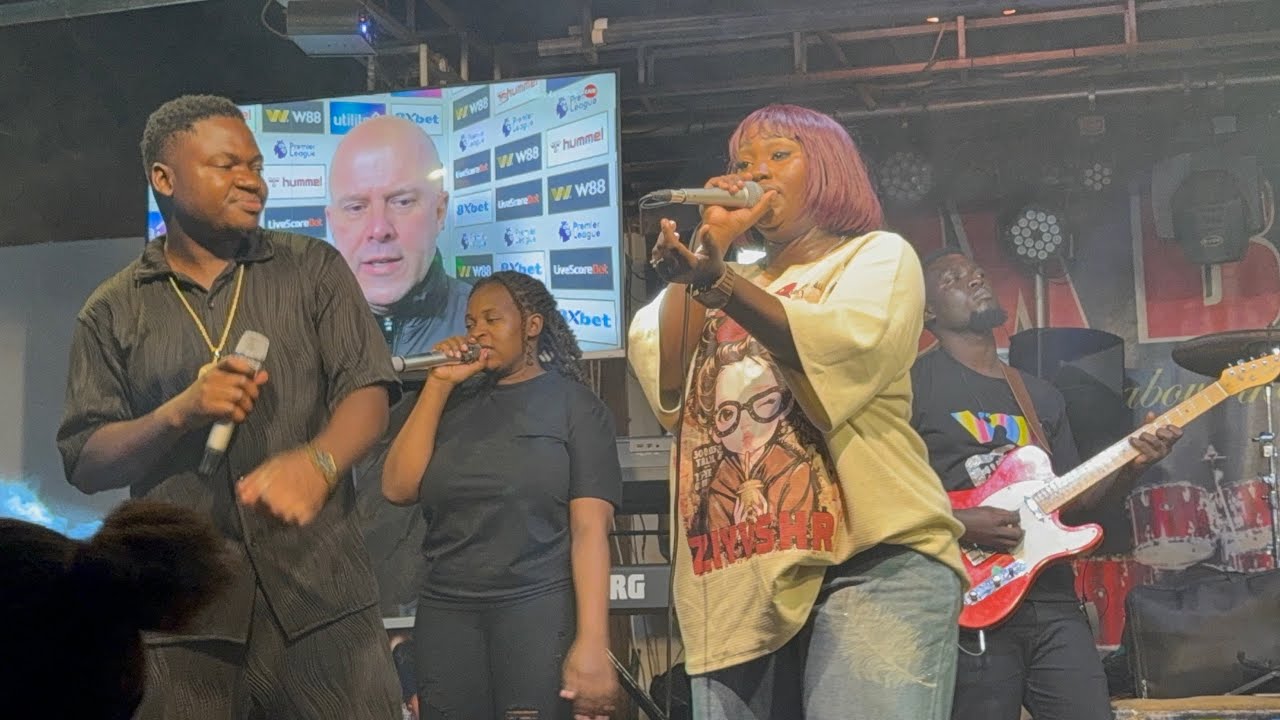 CAROL NANTONGO YA KYEKOZE KU LIVE PERFORMANCE MU VOX LOUNGE.