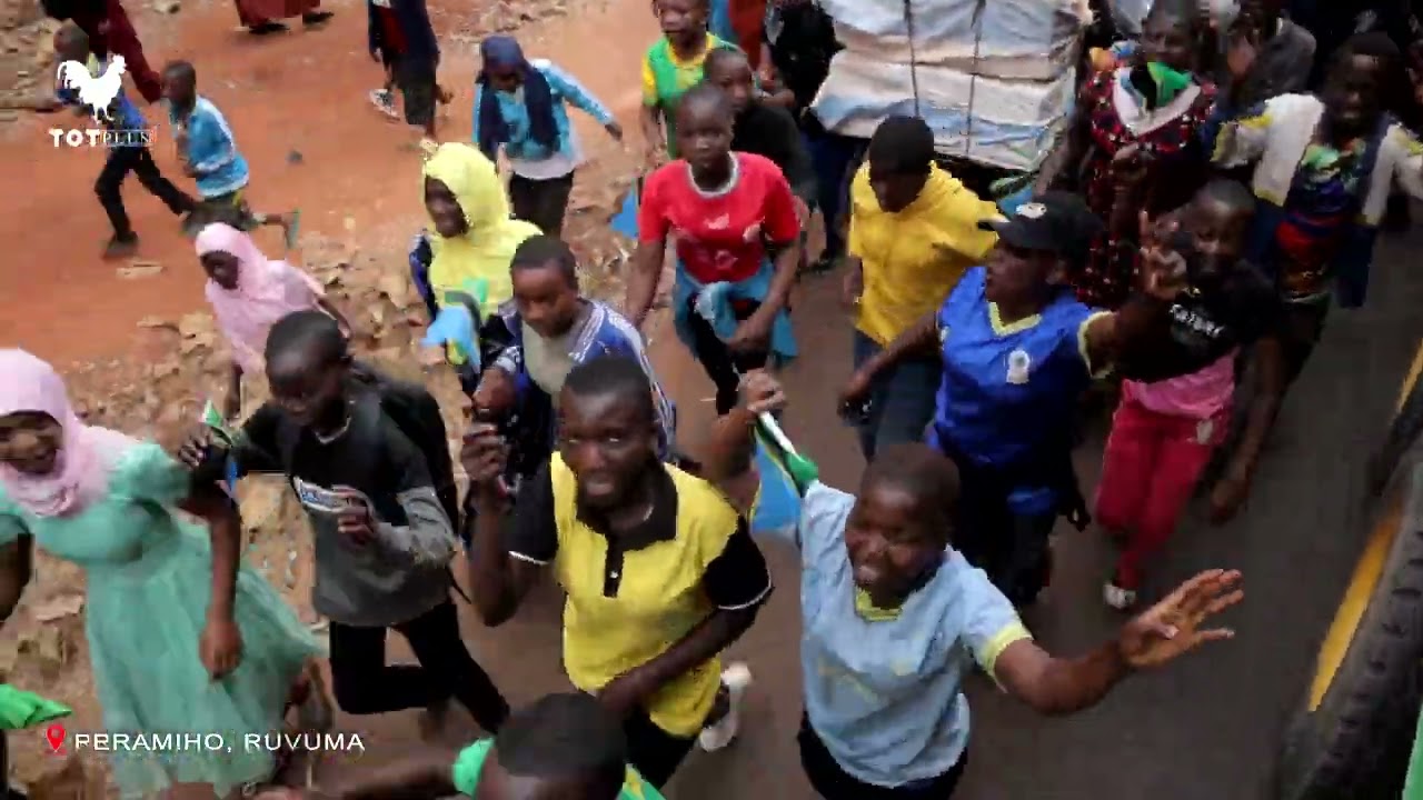 GARI KUBWA LA CCM LAVAMIWA NA WANACHAMA WAO KWA SHANGWE HUKO PERAMIHO