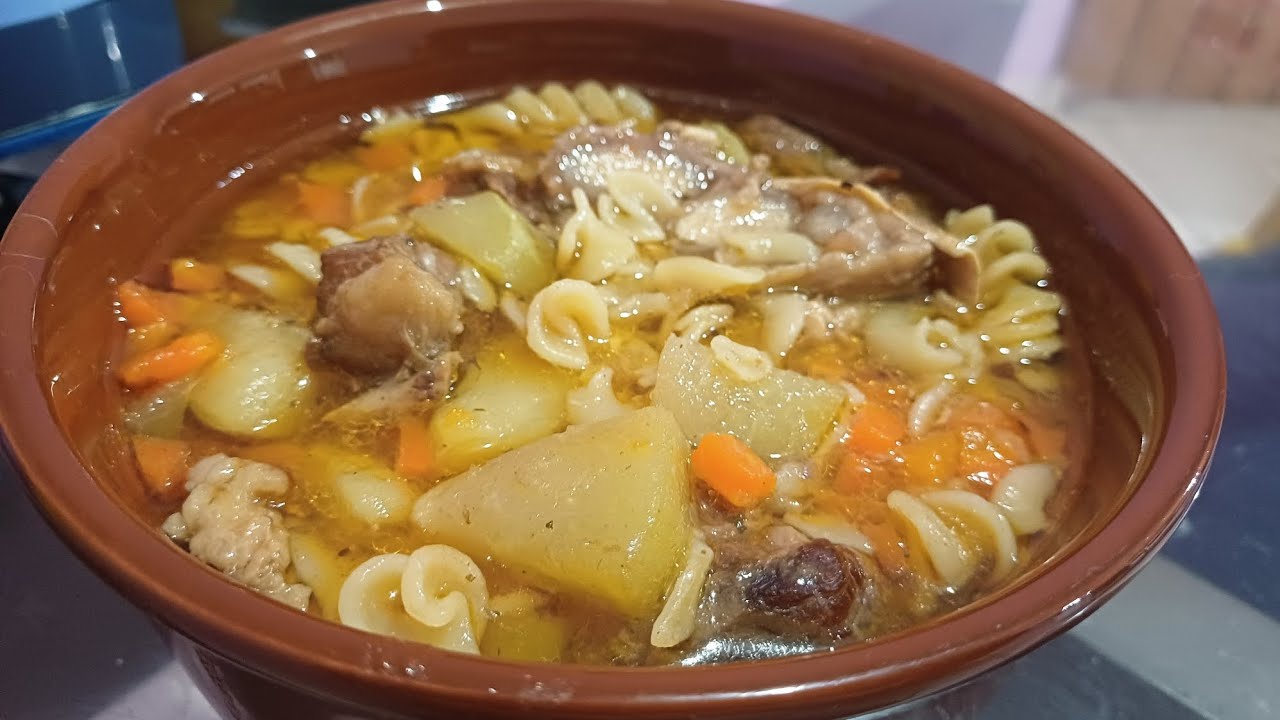 ALMOÇO DE HOJE SOPA DE LEGUMES COM COSTELA E macarrão 