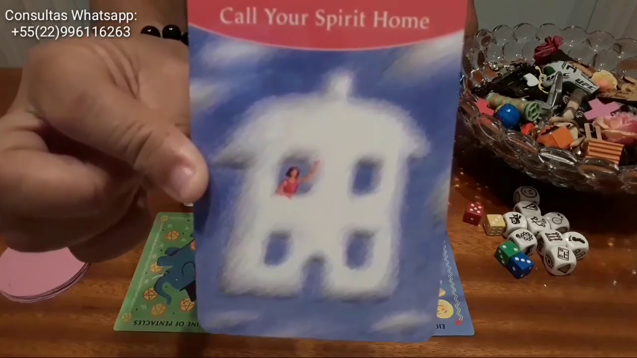 Tarot Interativo:  Por que não consigo esquecer essa pessoa? AMULETOS & MEDALHÕES DO AMOR.