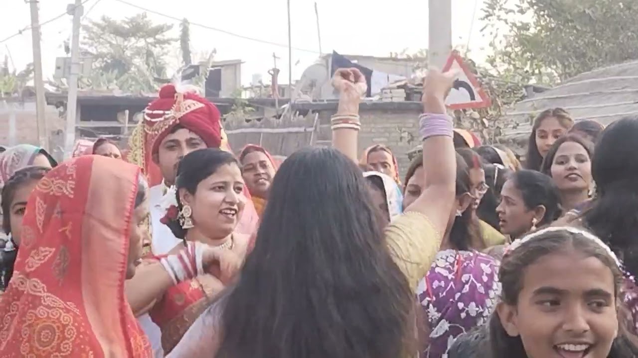 हेलो दोस्तों वेलकम है आप सभी को हमारे न्यू ब्लॉक में मेरा देवर जी का शादी था धमाकेदार डांस शादी में 