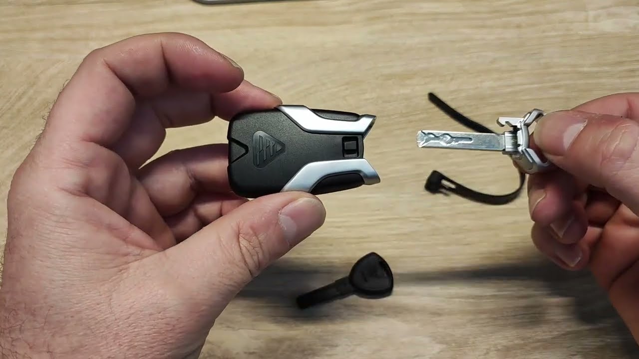Voge SR4 MAX & DS900X How to change the battery on the KEYLESS REMOTE  KEY, disassembly, assembly.