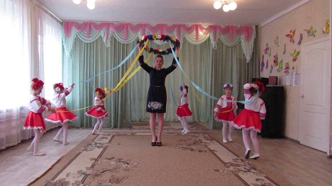 Український таночок з віночками та стрічками, КЗ 