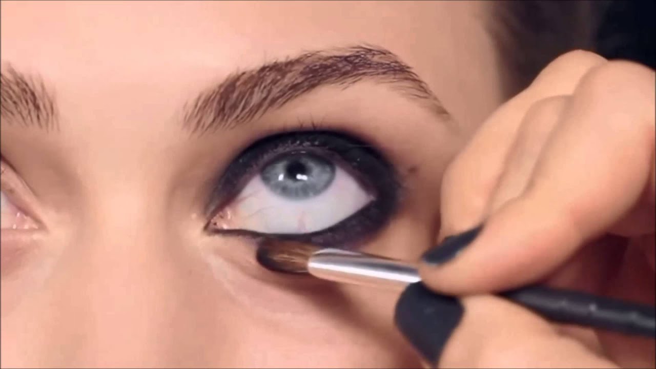 Make Esfumado Rock'n Roll - Maybelline | www.EpocaCosmeticos.com.br