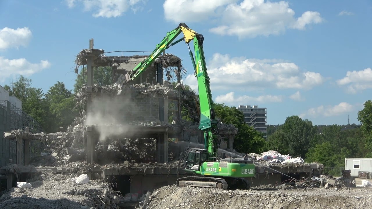 Hitachi KMC 400 Longfront Gebäudeeinsturz