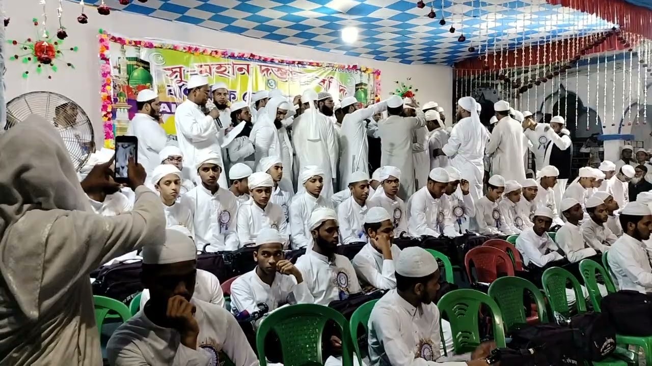 ৫৪ জন হাফেজ ছাত্রদের পাগড়ী প্রদান লালপুর মাদ্রাসাতে
