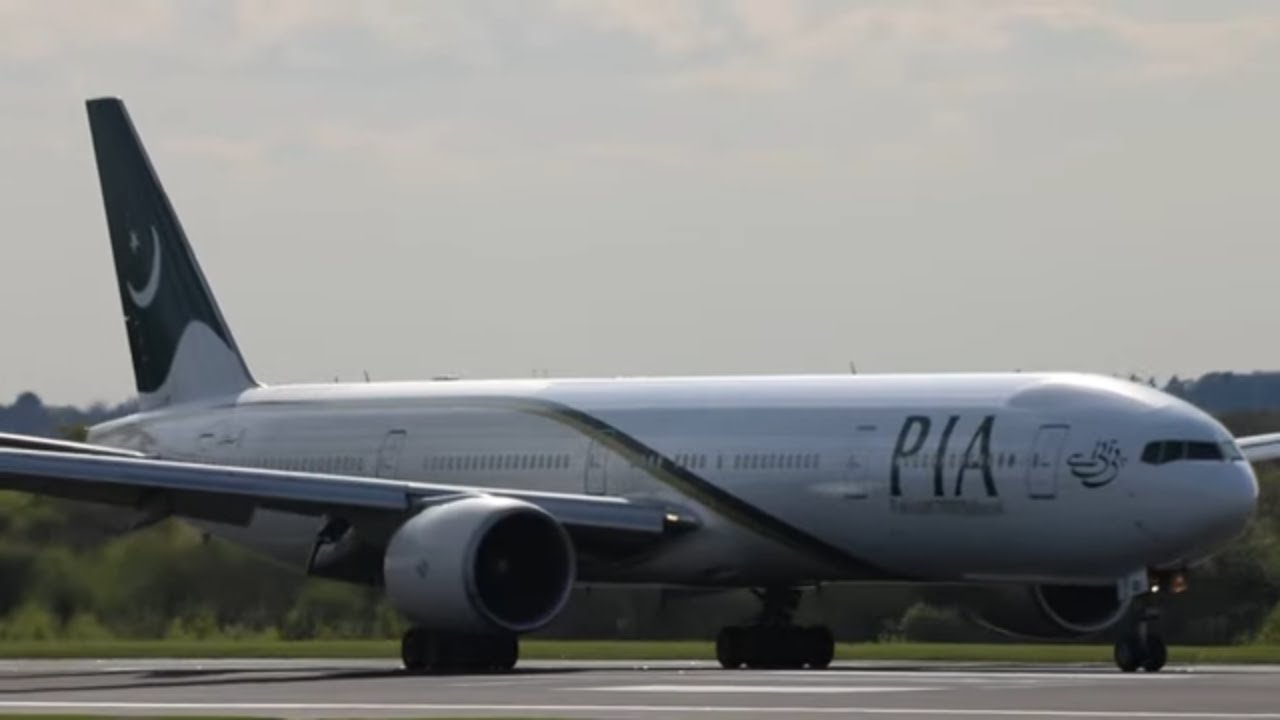 Pakistan intl AP-BID Boeing 777-340ER approach, landing and taxiing to gate Manchester Airport