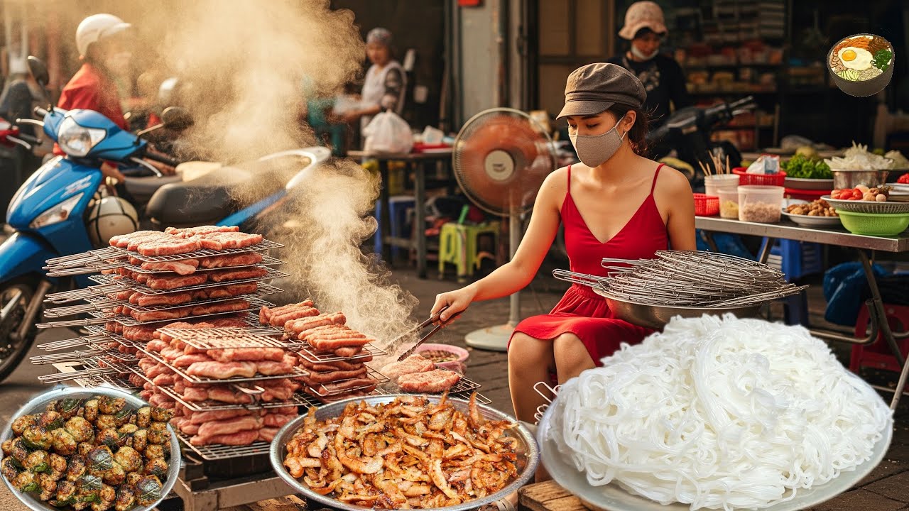 Massive Lunch Crowd for Vietnam&rsquo;s Famous Grilled Pork Noodle-
