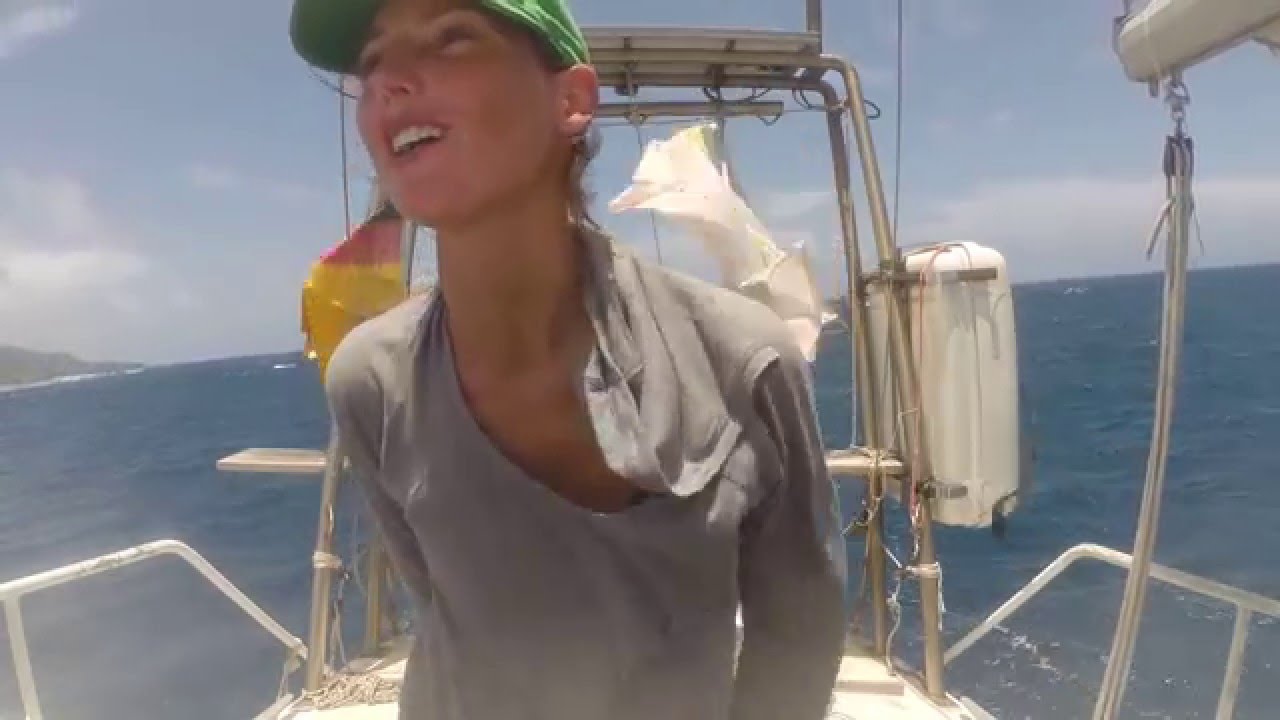 Pirates or Fishermen? Sailing Providencia to Guanaja Through Thunderstorms - UNTIE THE LINES II #22