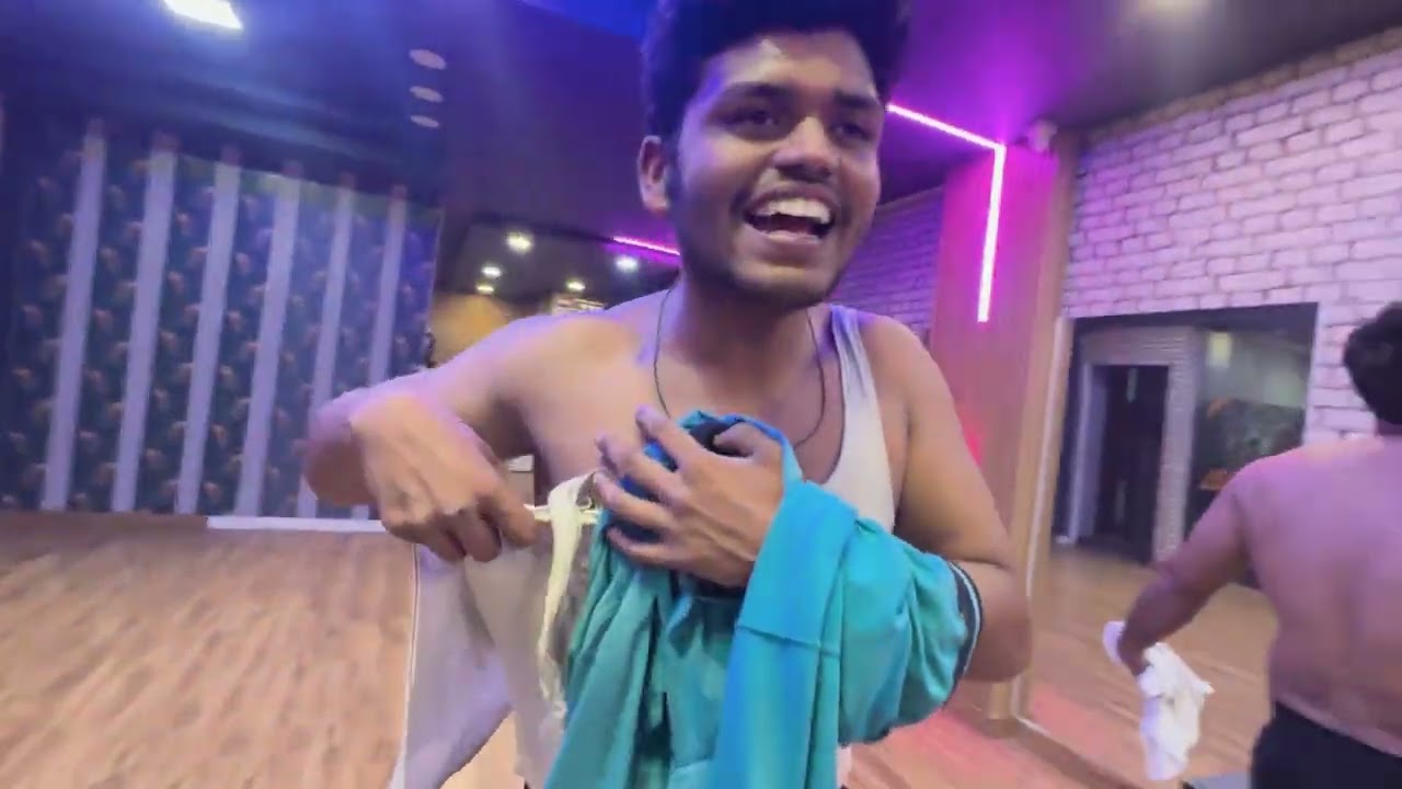 Itni pagalpanti kon karta hai?