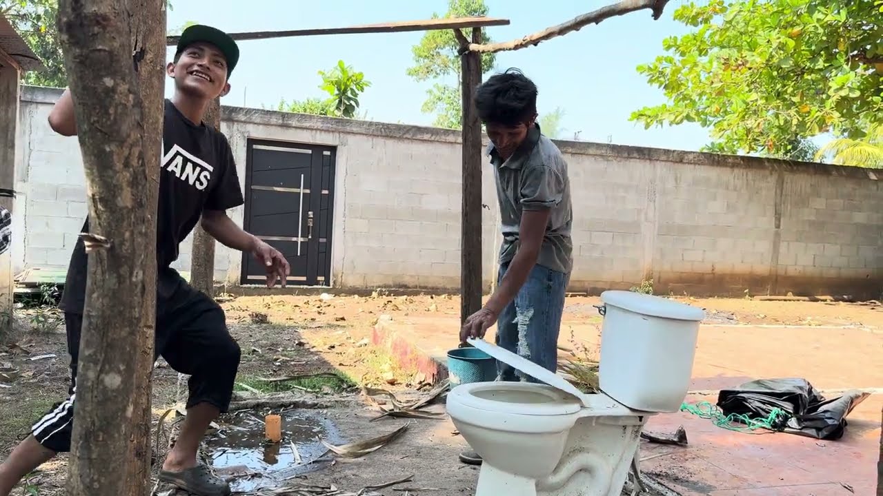 Hay Dios mío! A Nehemias le pasó Un Gran accidente Sacando su Sanitario 😱😳