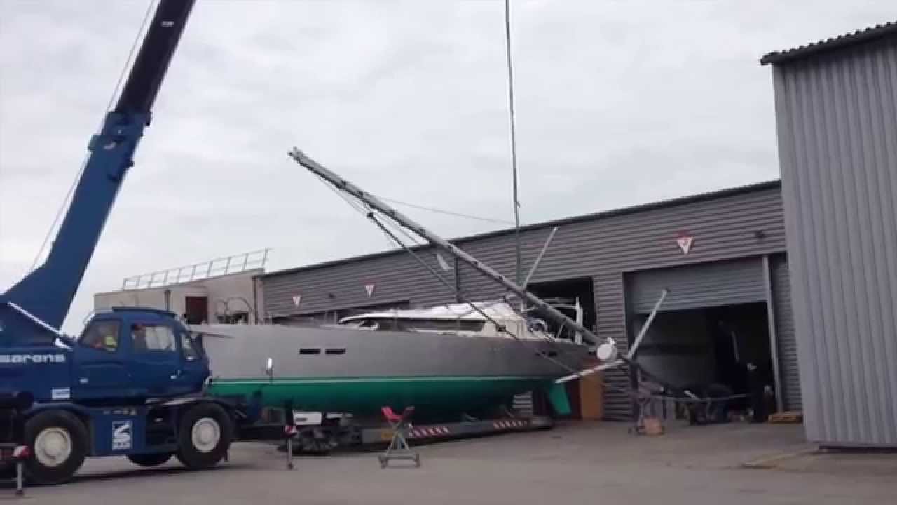 Garcia Exploration 45 Mast Stepping