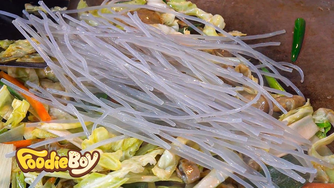 Жареные свиные кишки с овощами - Уличная еда в Корее