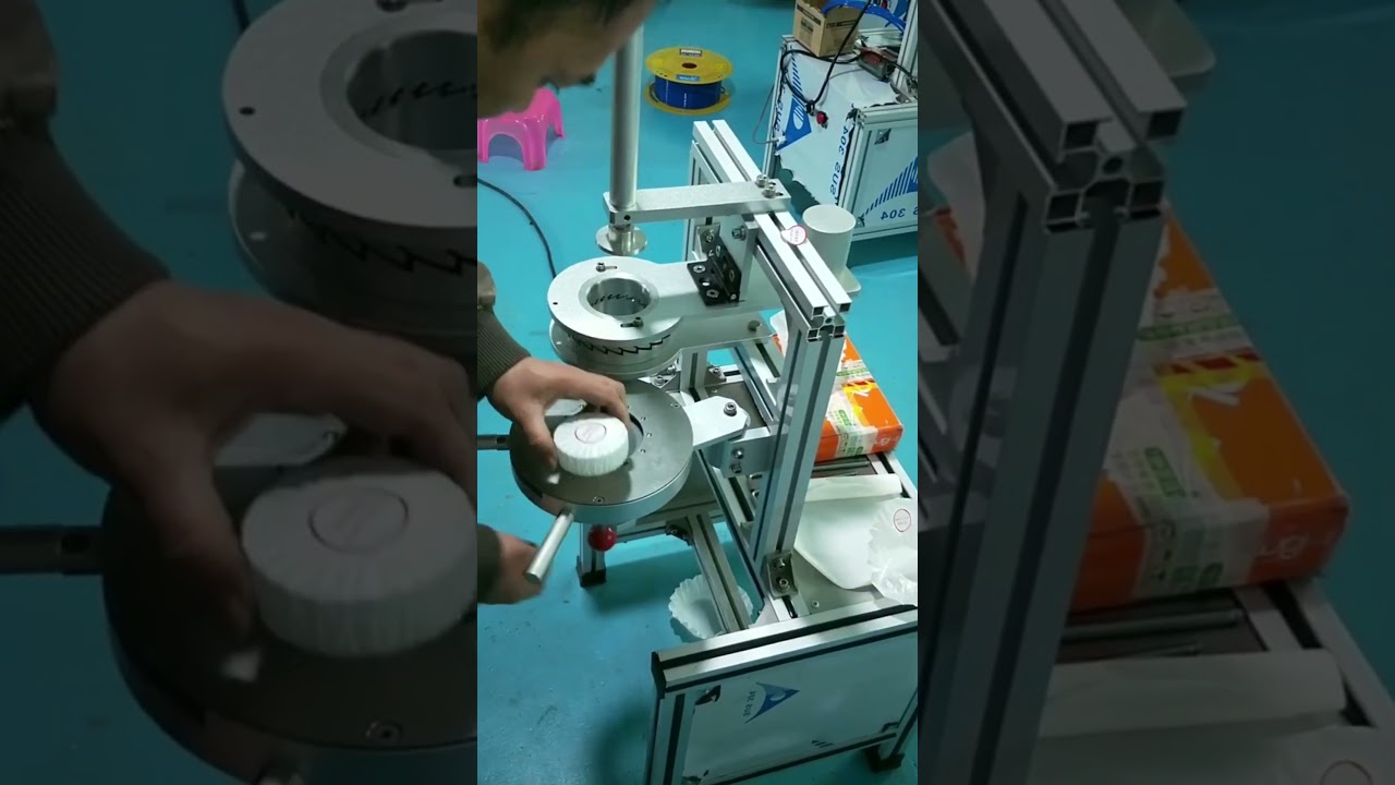 Manual round soap pleat wrapping machine