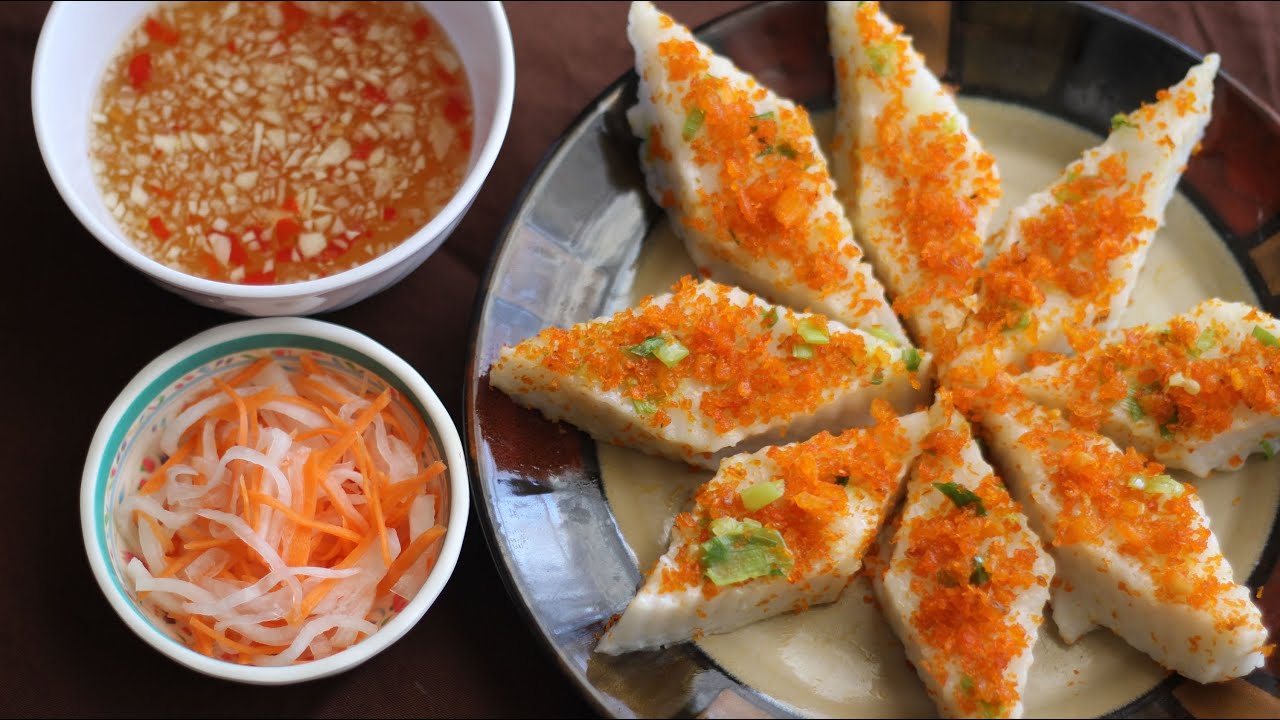 Banh Duc Tom Chay (Steamed Rice Coconut Cake with Dried Shrimp)