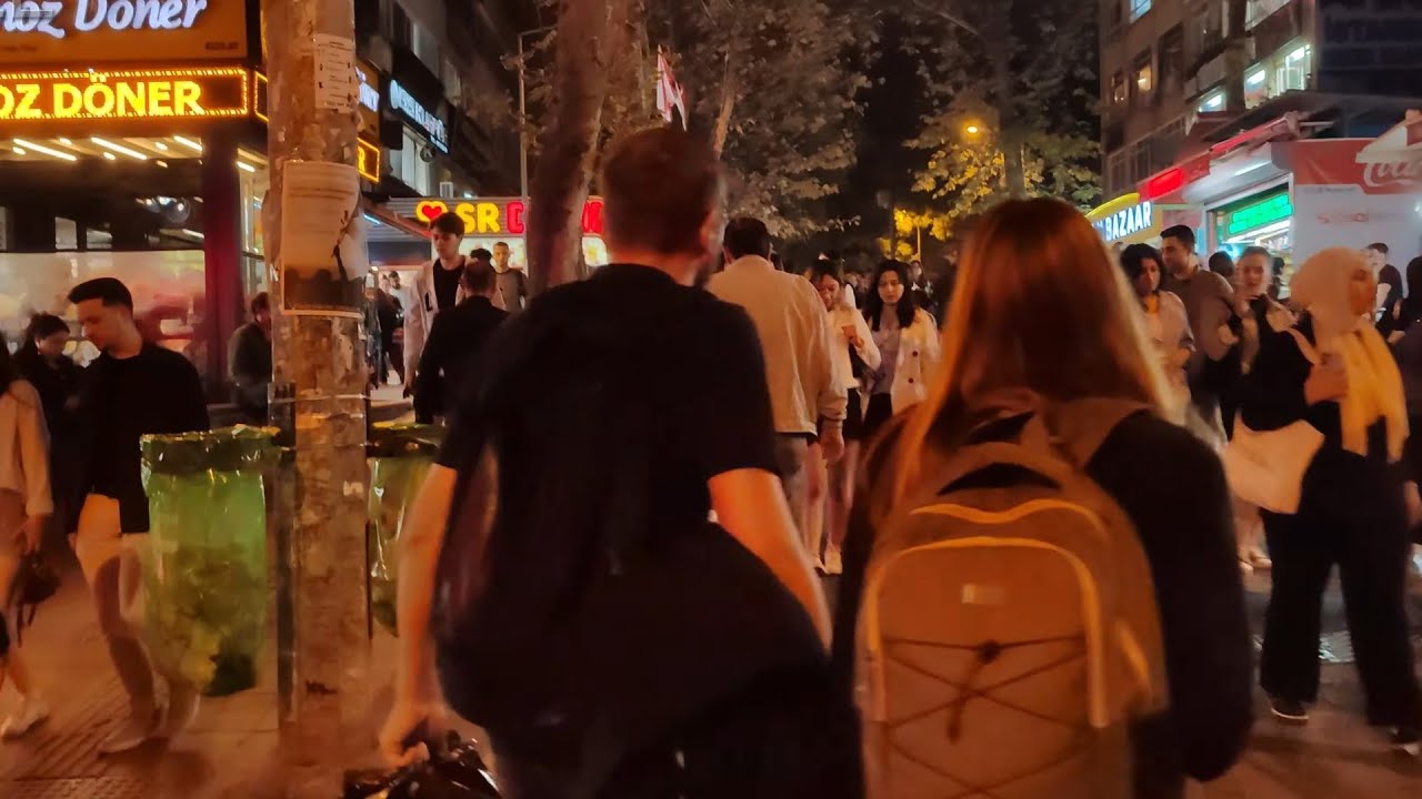 konur- karanfil sokak ve selanik caddesi/çankaya/Ankara/Turkiye(evening walk.)