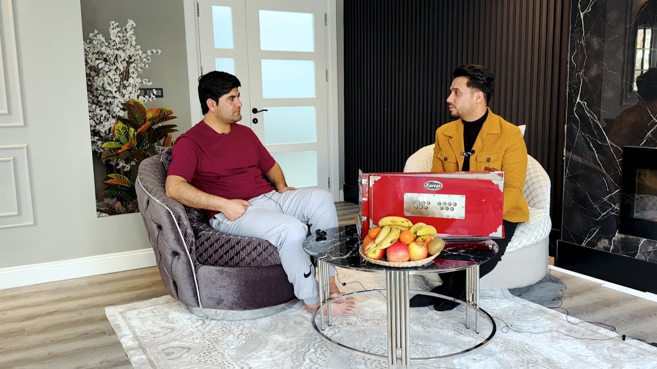 همایون و زندگی یک آواز خوان در غربت