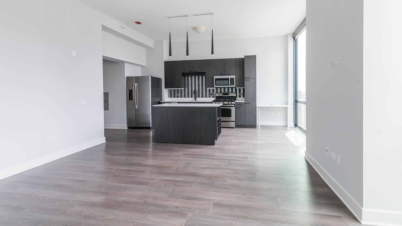 A spacious convertible in the Loop at the amenity-rich 73 East Lake