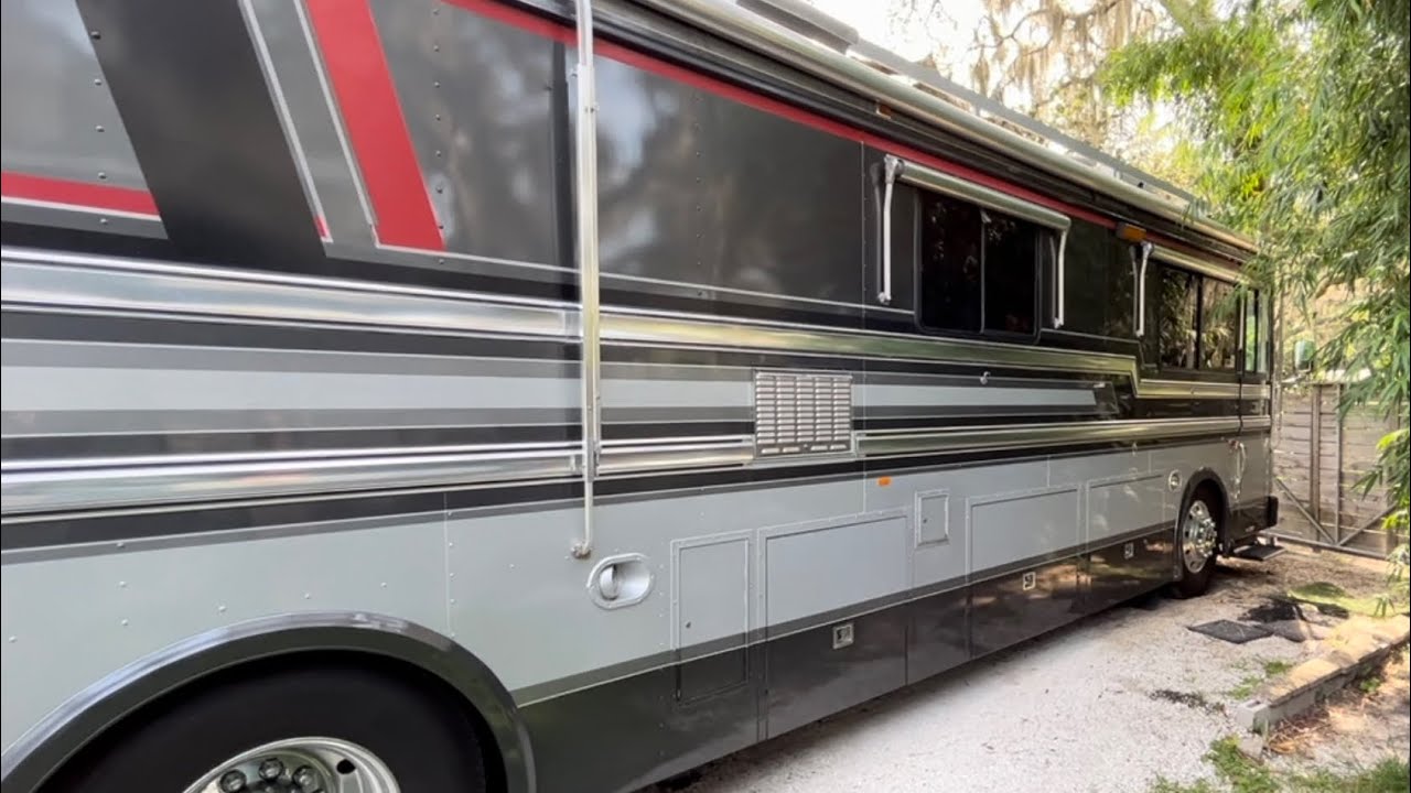 Гараж Джино - Wanderlodge WB-DDEC 1 1988 года выпуска, проблемы с аккумулятором и приводом генера...