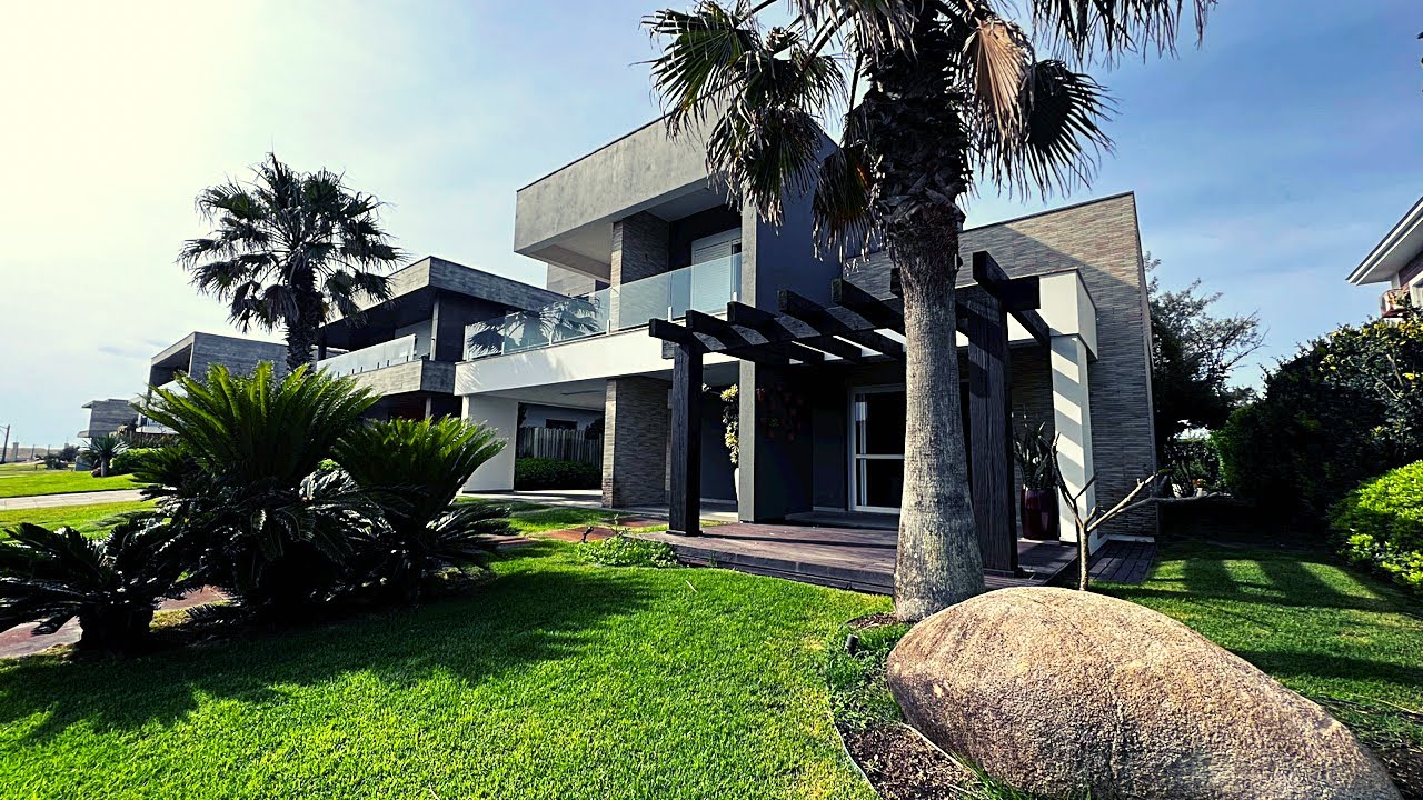 IMPERDIVÉL!!! CASA DE LUXO A PREÇO INTERMEDIÁRIO EM COND. DE A BEIRA PLAYA VISTA XANGRILA