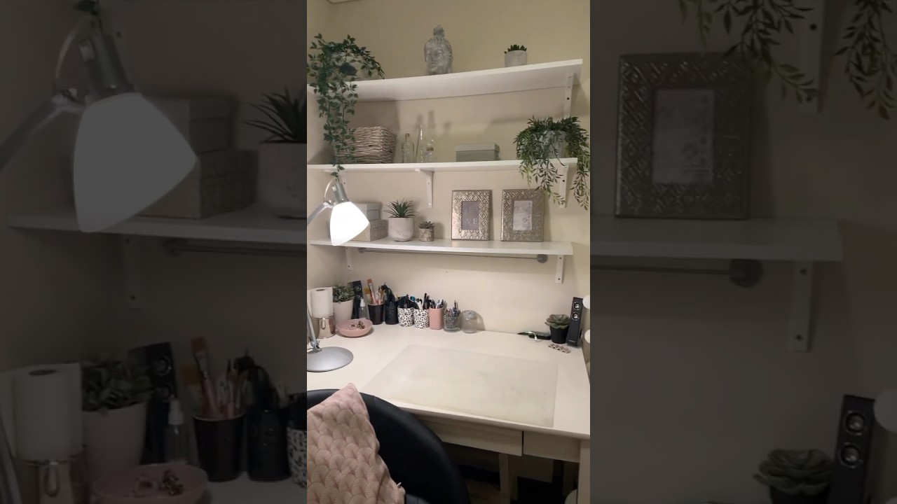 I decluttered my Craftroom! Messy to minimal- ish 