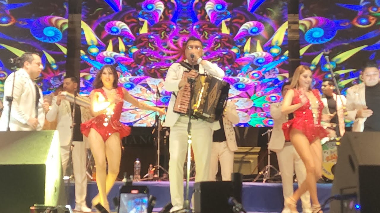 Aarón y su grupo Ilusión en Moroleón