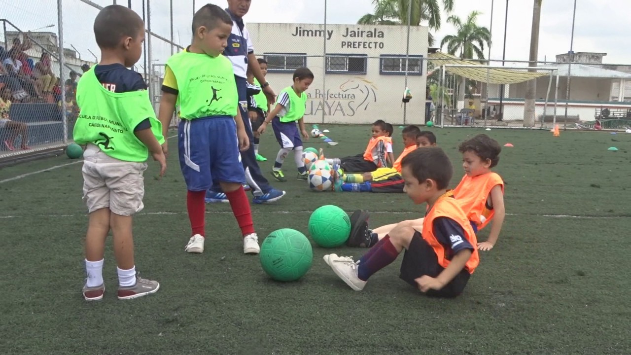 Sesión de entrenamiento de la escuela de fútbol del GAD NARANJITO Categoría 5 años