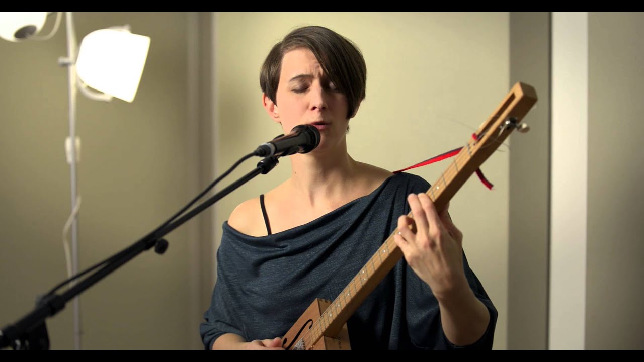 &Aacute;NGELA TR&Ouml;NDLE -
