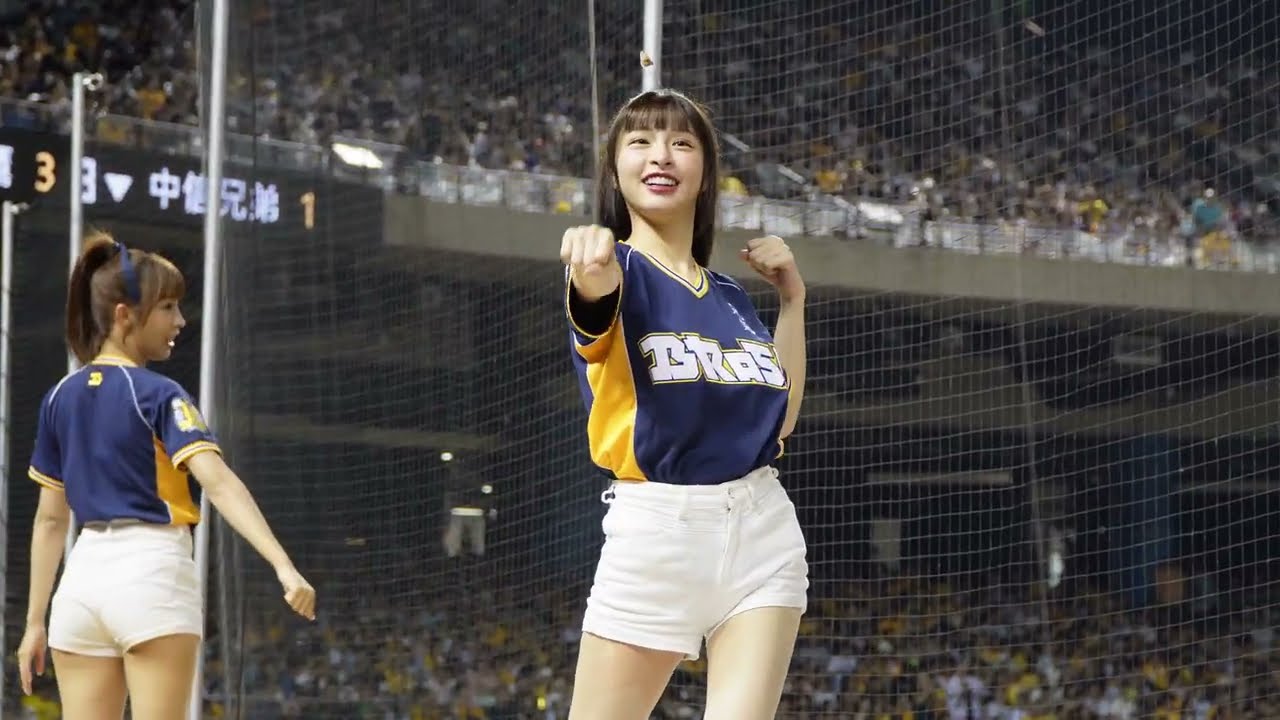 《4K》20250823排球少年主題日 峮峮 君白 許庭綸 黃韋盛 強攻吧兄弟 許基宏 #許庭綸 #黃韋盛 #許基宏 #峮峮 #山君 #君白 #cpbl #中信兄弟 #passionsisters