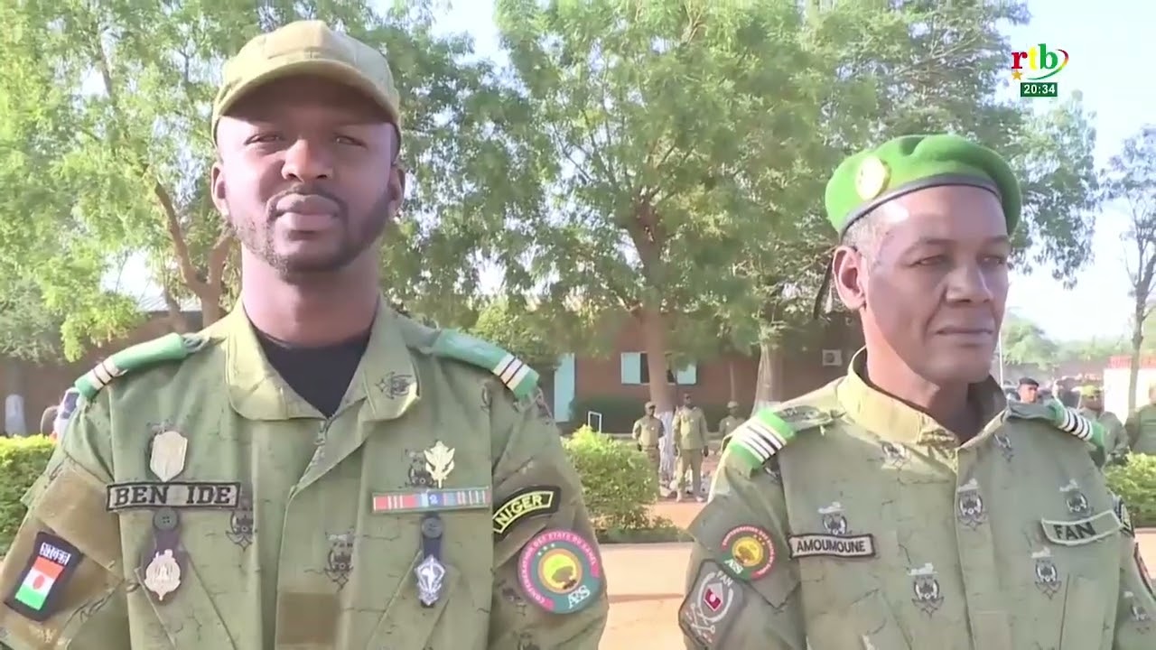 AES/Niger : visite de la Zone de Défense N°4 de Tahoua par  le chef d’état-major de larmée de terre