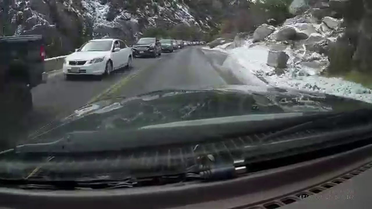 Hwy 140, Arch Rock Entrance Station long line, 12/27/15