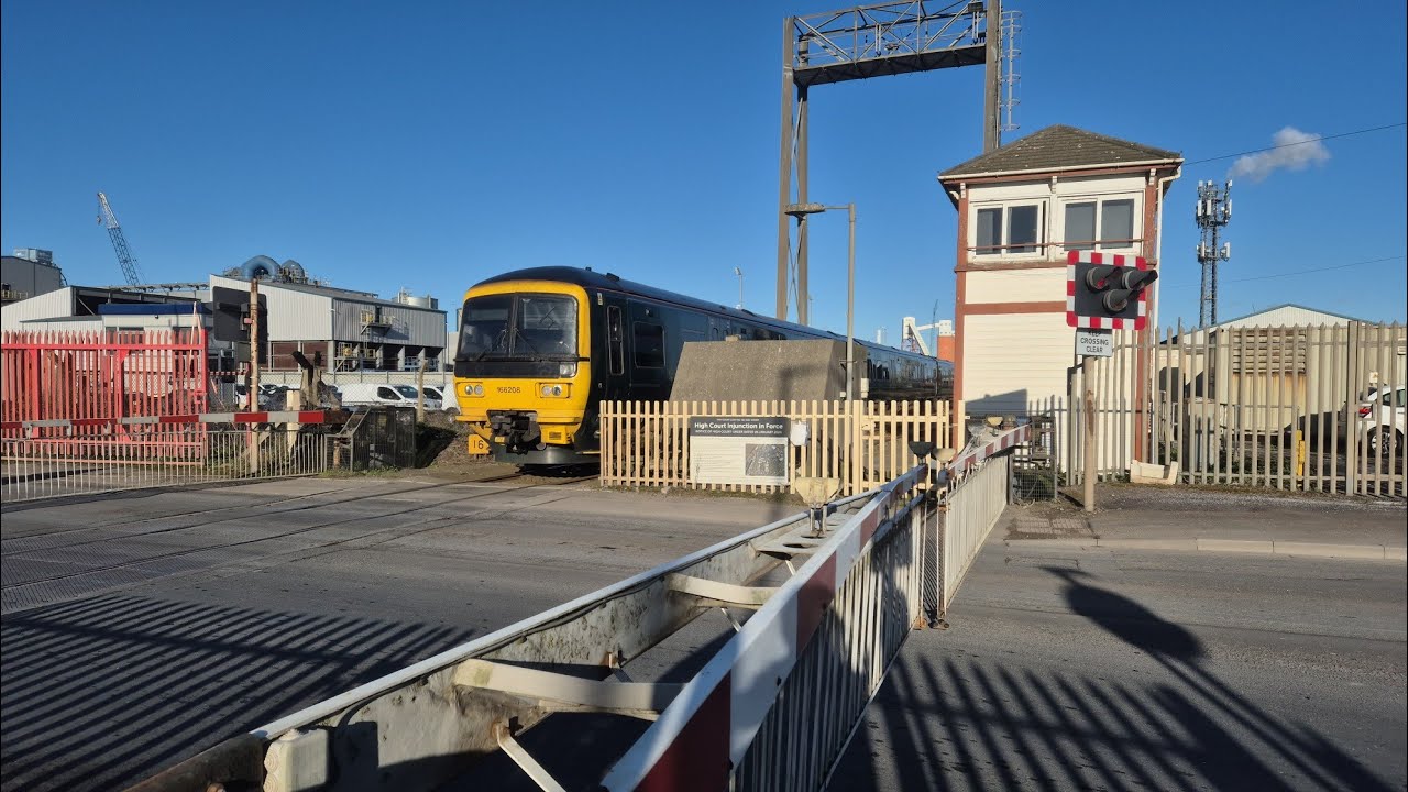 St Andrews Junction Level Crossing, Bristol (05/01/2025)