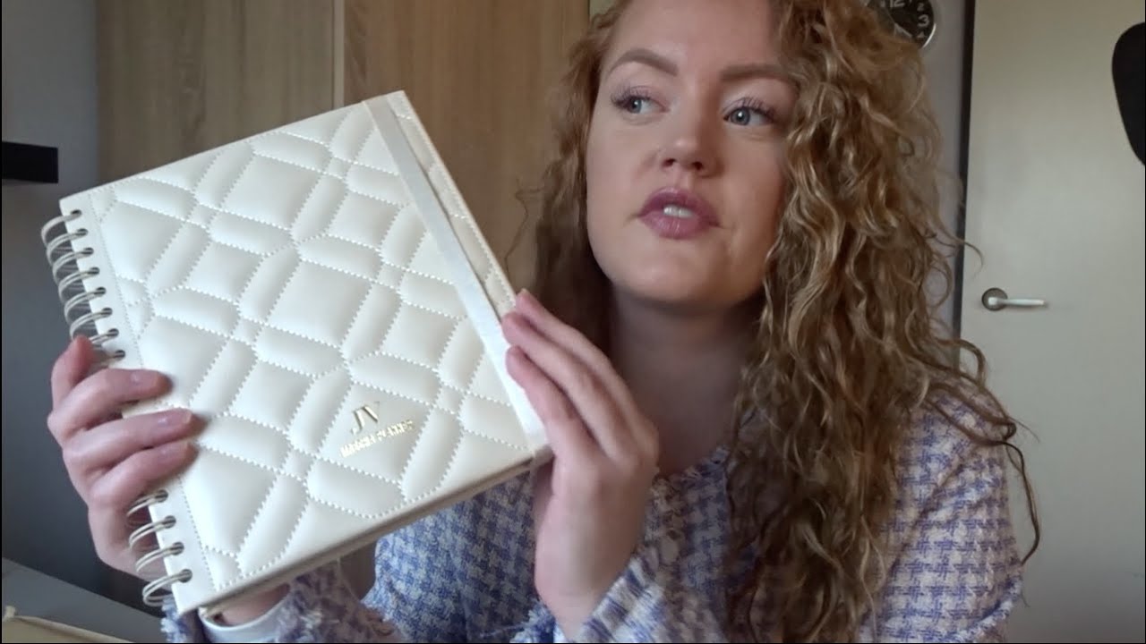 UNBOXING DE JOSH V MASCHA PLANNER 2020 + INDELEN! | By Nienonscreen