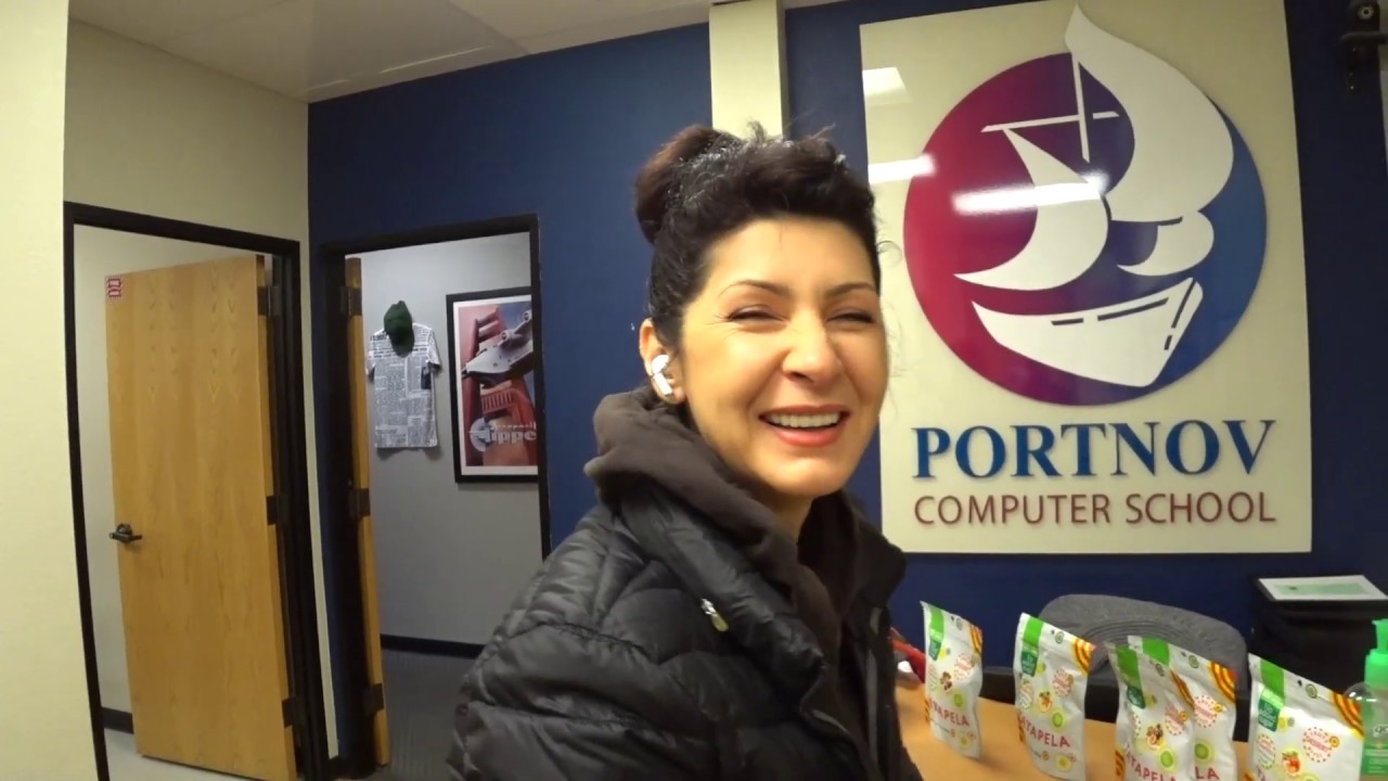 В трудных условиях оперирует Portnov Computer School, но никто не жалуется