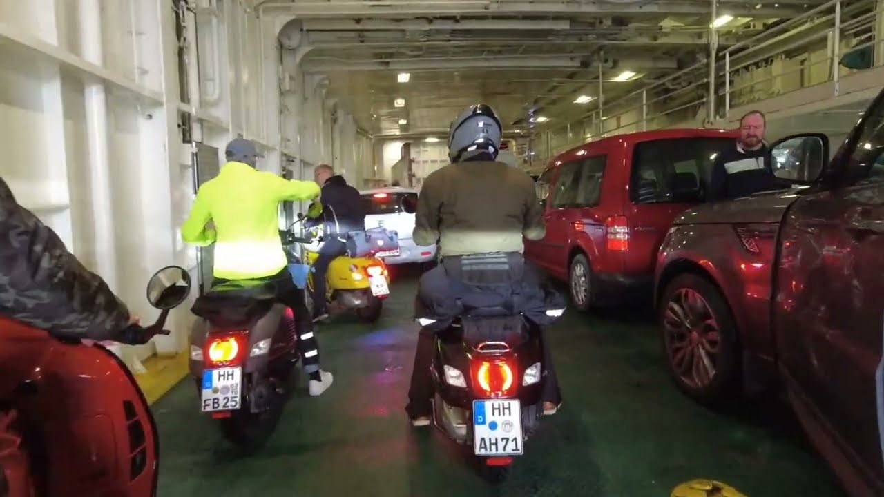 Vespa Hanseaten - Dänische Südsee Scooter Tour - 8 Mann - 8 Inseln