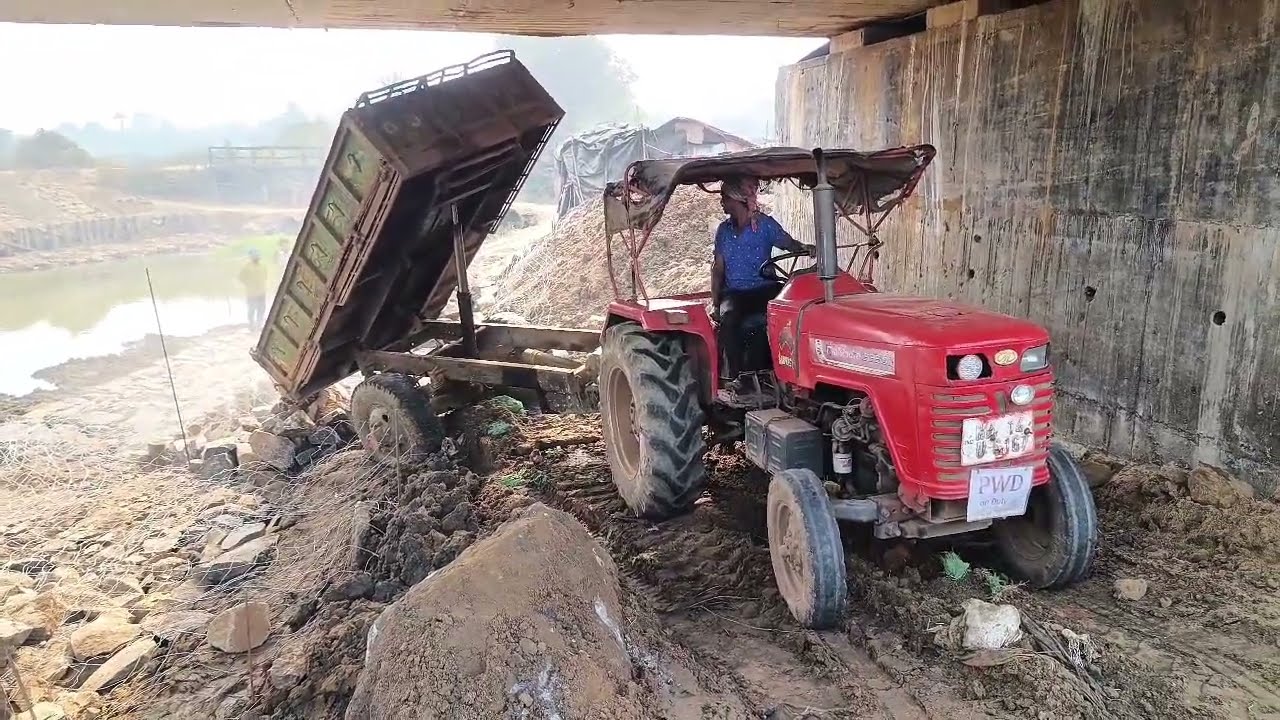 JCB 3dx Backhoe Machine Loading Mud Tractor's | Mahindra Tractor, John Deere Tractor And Thar Car